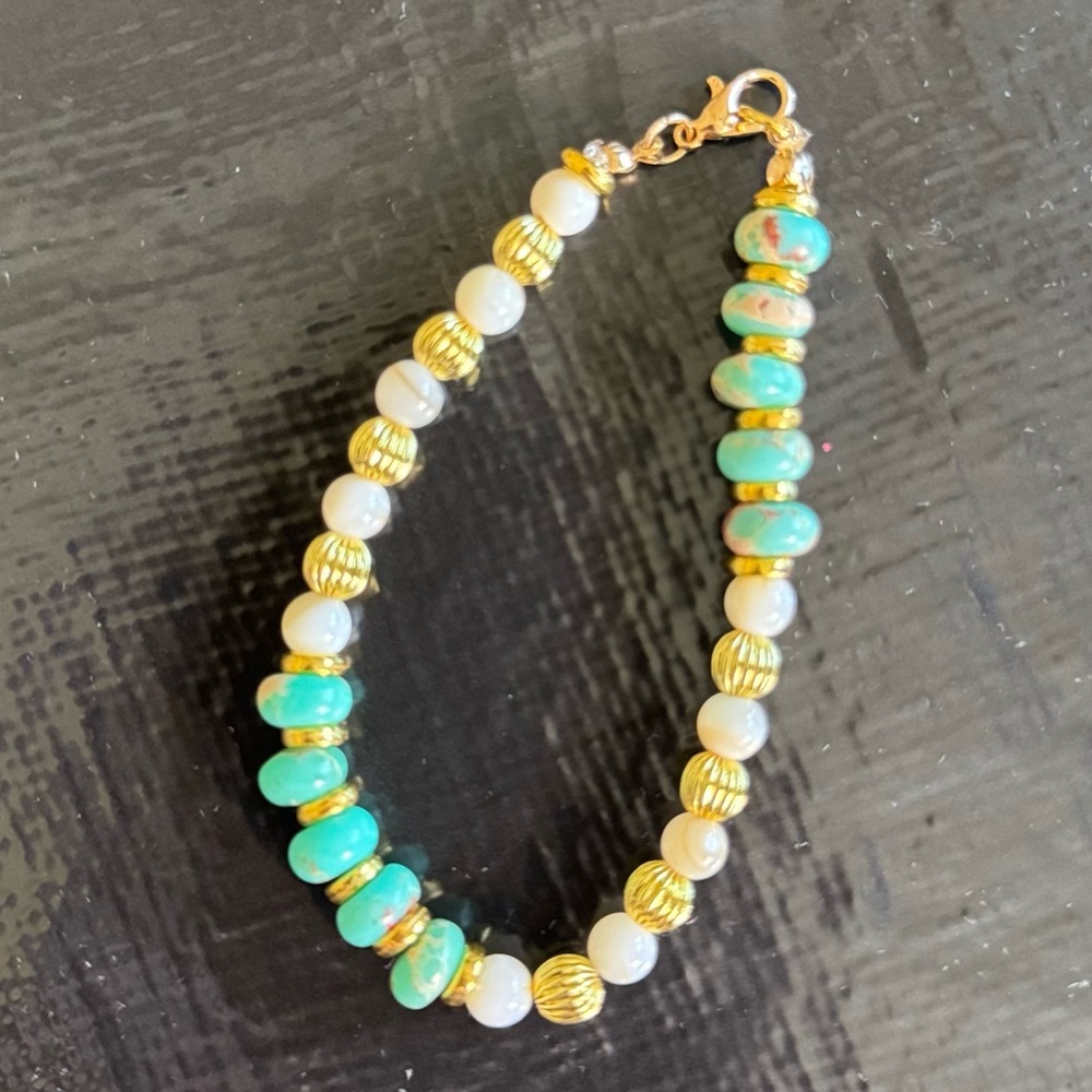Turquoise Jade and white gemstone Beaded Bracelet